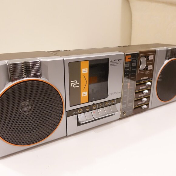 Vintage Lloyds V320 Boombox AM/FM Radio Stereo Cassette Deck Mic Working - Picture 1 of 9